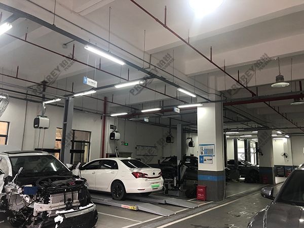 廣東比亞迪4S店-深圳眾利通-機(jī)修車間01