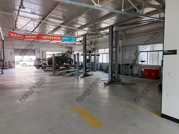 山東寶能4S店-威海經(jīng)開鑫通汽車城寶能店-龍門舉升機(jī)2