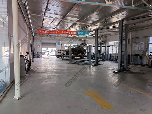 山東寶能4S店-威海經(jīng)開鑫通汽車城寶能店-龍門舉升機(jī)3